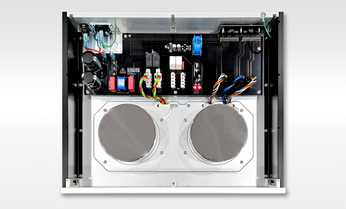 Interior del Aurender N50 · chasis de energía