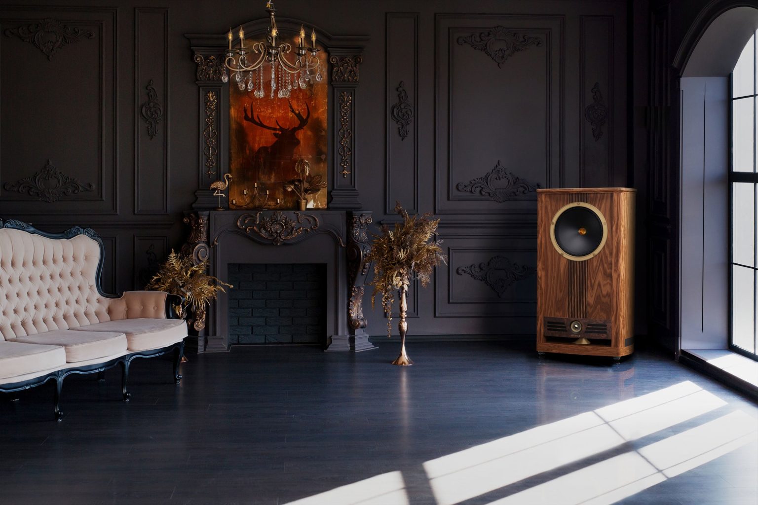 Fyne Audio Vintage Fifteen en un salón de estilo victoriano