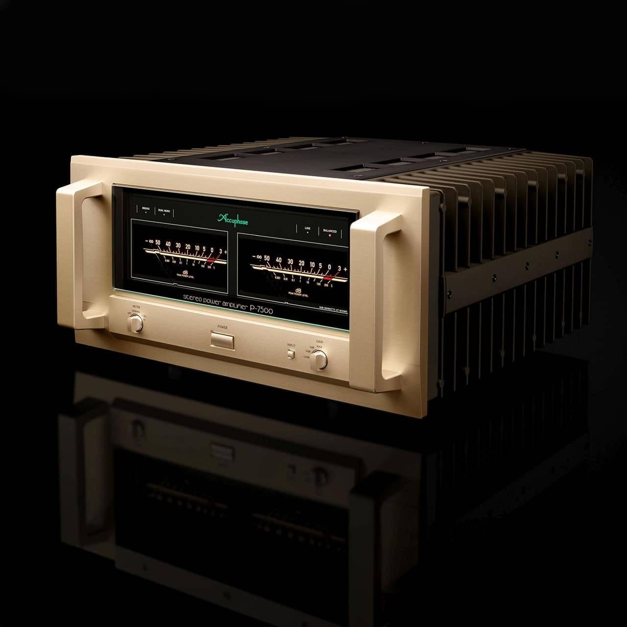 Accuphase P-7500, etapa de potencia estéreo, con sus medidores de potencia en movimiento