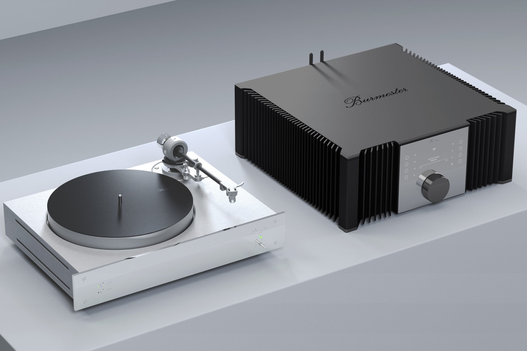 Burmester 232 junto a la tornamesa 217