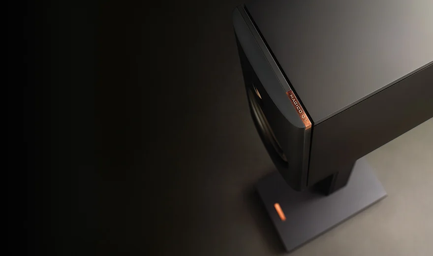 Detalle del gabinete de aluminio Magico con su placa de cobre