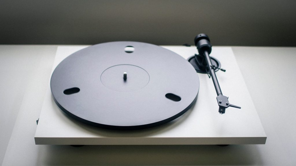 Pro-Ject E1.2 en blanco