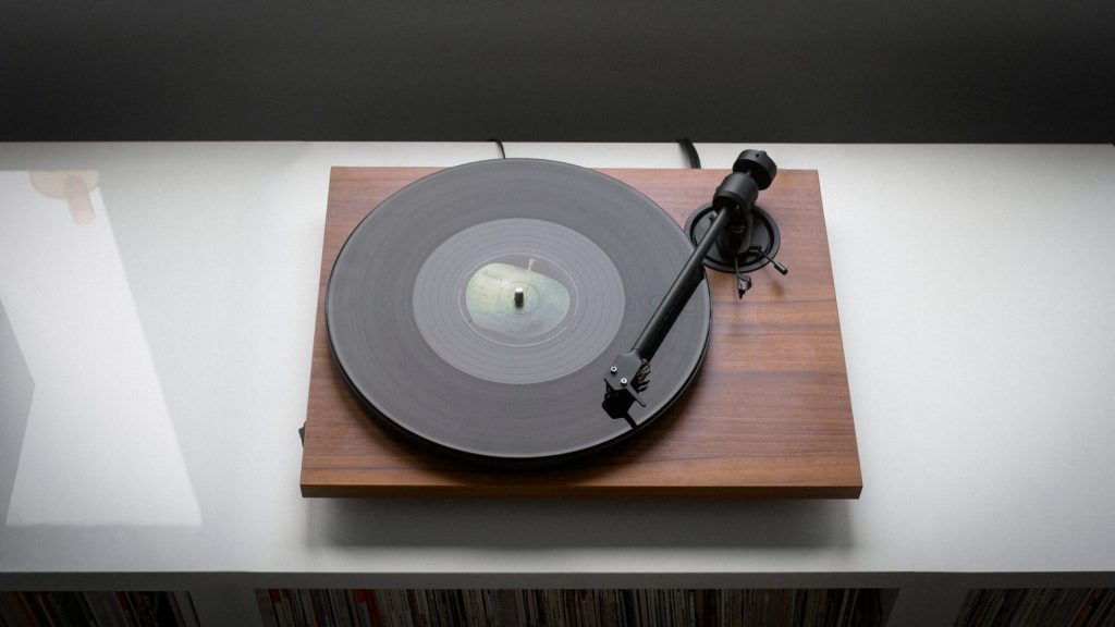 Pro-Ject E1.2 en nogal