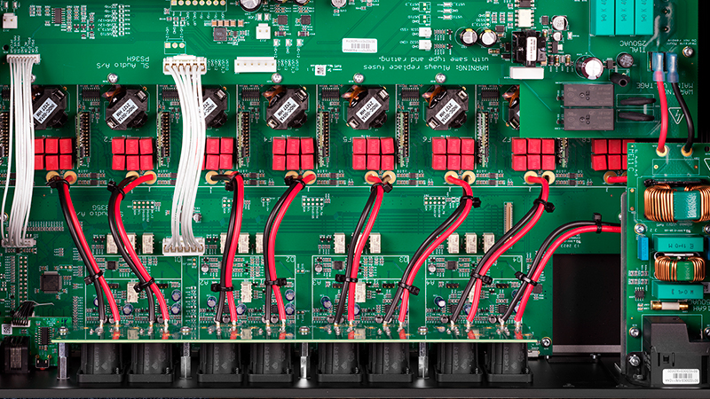 Amplificador Lyngdorf MXA-8400 en el interior